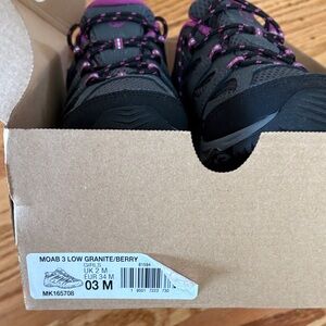 Merrell Kids Sneakers in Granite and Berry